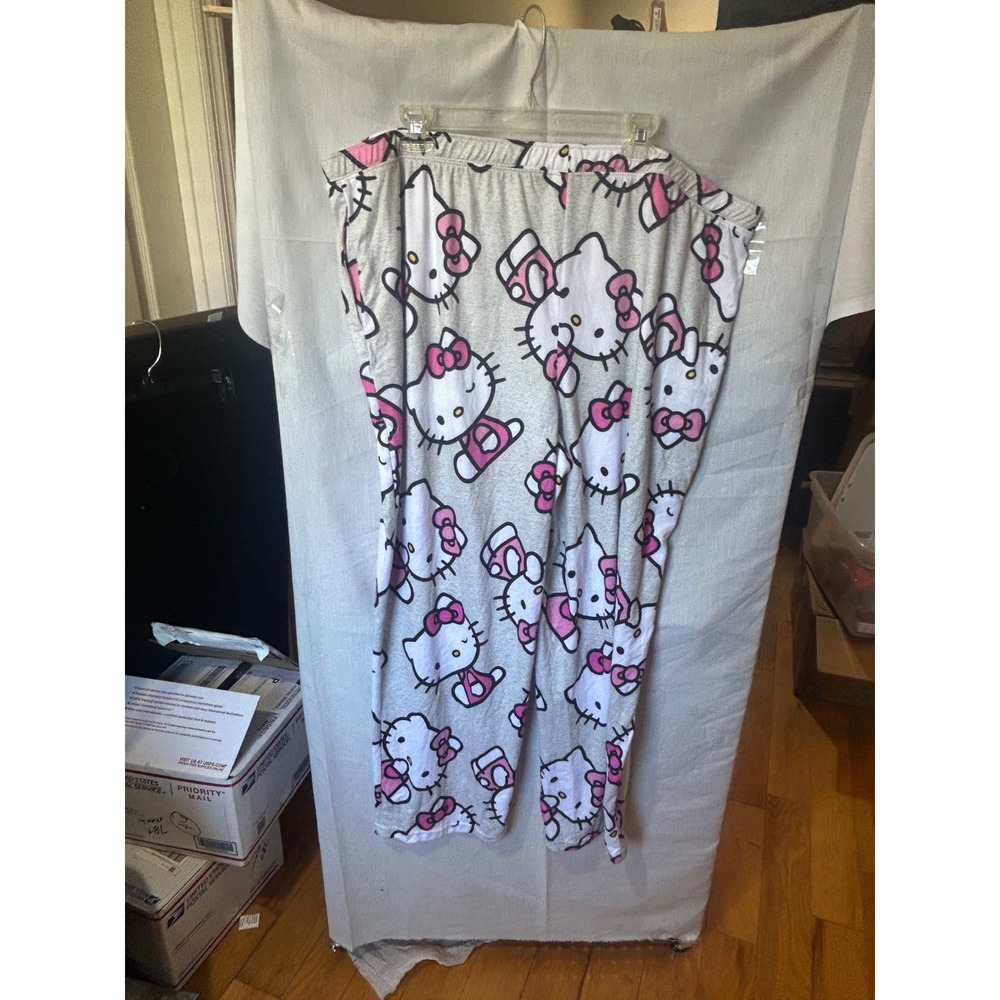 Hello Kitty Pajama Pants Women's 3X Gray Pink Sleep Lounge Pants Pockets - Picture 2 of 6